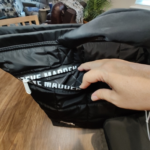 Steve Madden Puffy Quilted Black  ‘Blayzia’ Tote with wristlet! NWT Weekender! - Picture 8 of 16